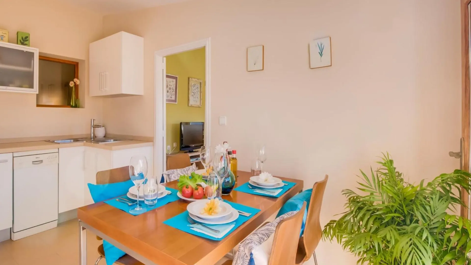 3-Bedroom Apartment In Binisalem
